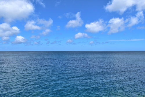 青い空と碧い海／沖縄県宜野湾市